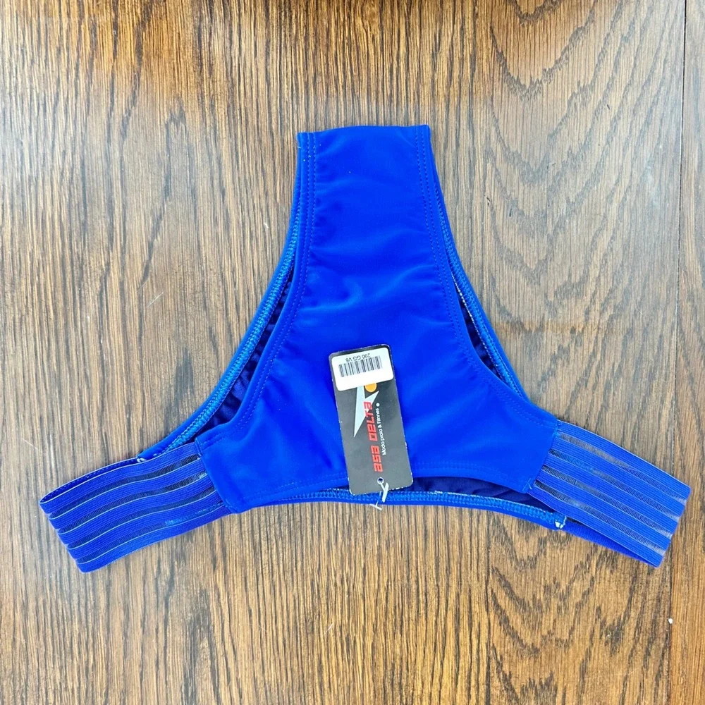 Asa Delta vibrant color